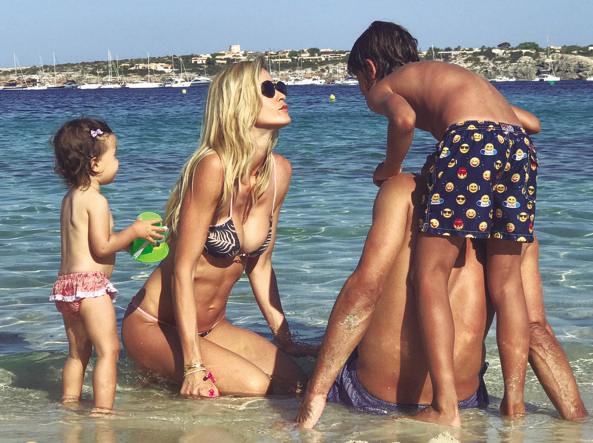 Elena Santarelli Posta una Foto del Figlio