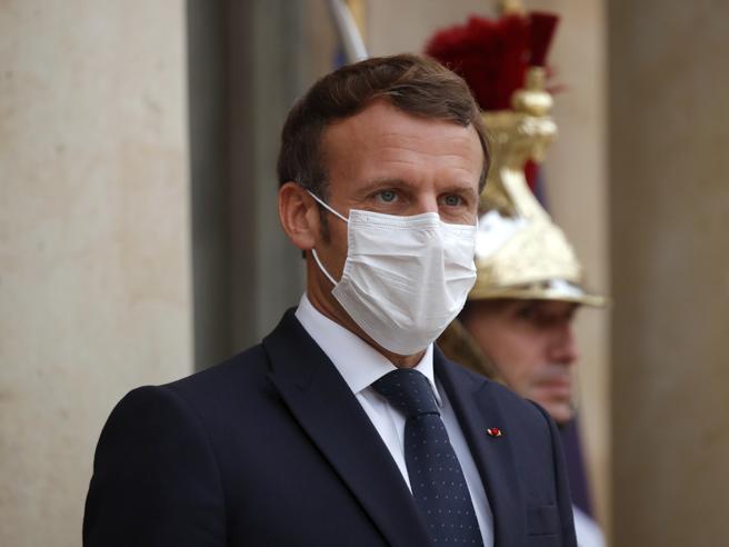 Macron annuncia assegno psicologico