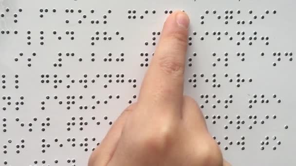 Alunni di Una Classe Imparano il Braille
