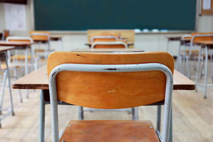 Studentessa Tenta il Suicidio