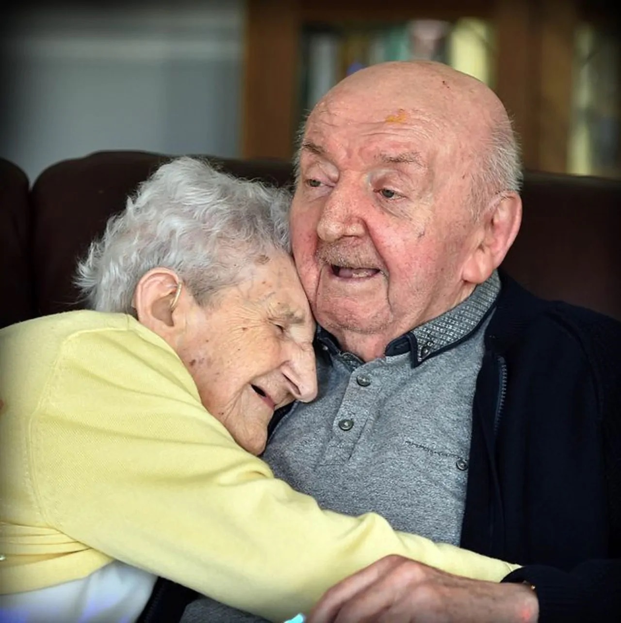 madre di 98 anni con il figlio di 80