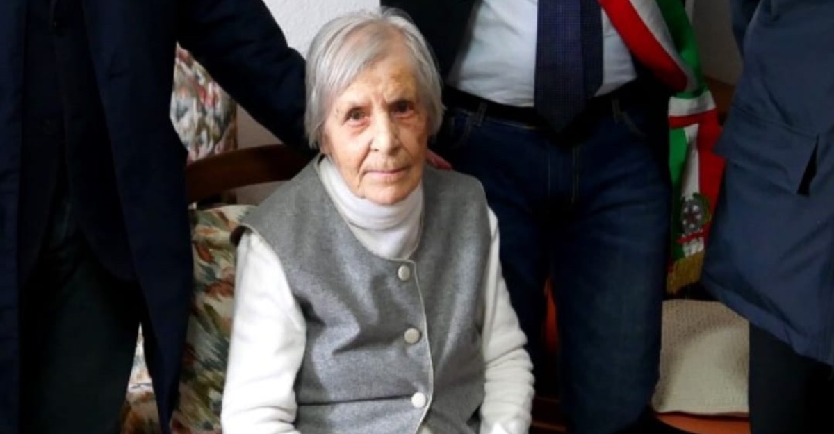 La Maestra Caterina Fenu Festeggia 102 Anni e Ricorda il Suo Passato: “Da Giovane Lasciai il Mio Fidanzato che Non Voleva che Insegnassi”